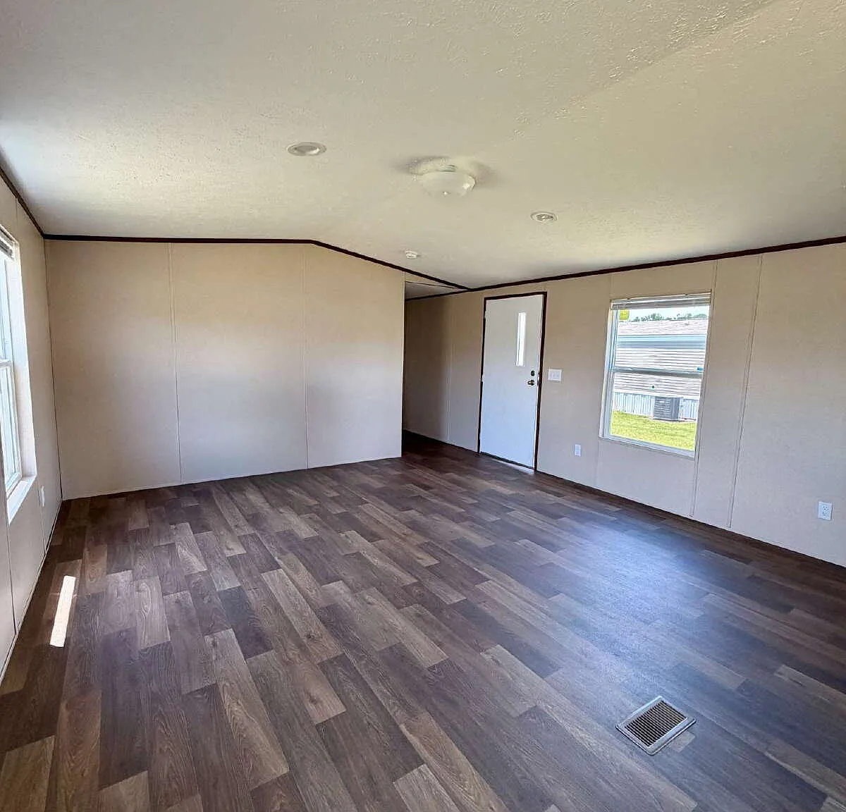 3 bed, 2.0 bath, $1,050 — Photo 4