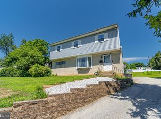 8 Fawn Ln, Newtown Square, PA 19073