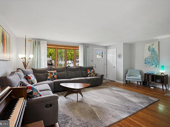 3rd image of 308 Lewis Rd