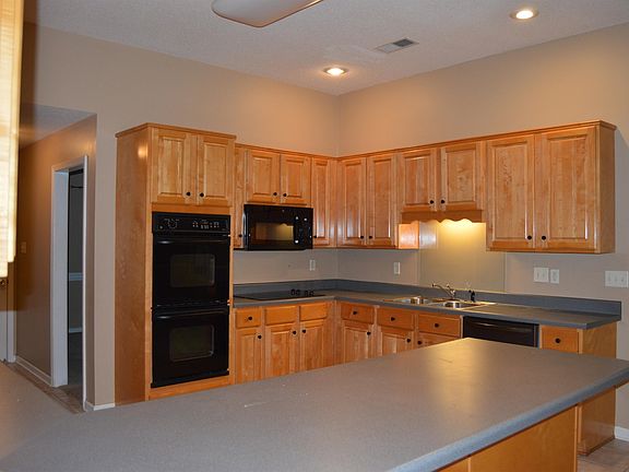 3rd image of 10199 Woodland Hills Dr
