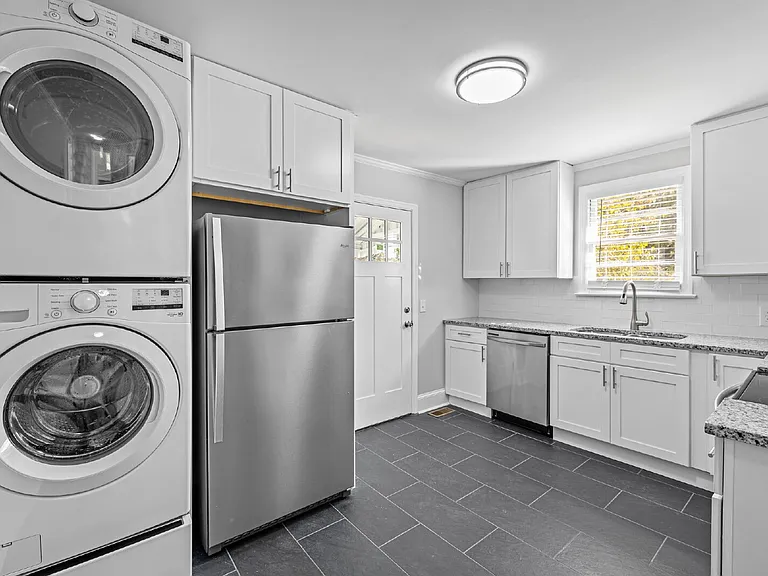 206 Raynor St — Photo 11