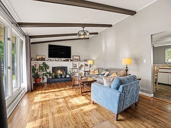 5th image of 2315 Laurel Ln