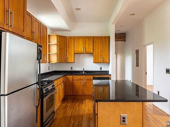 3rd image of 402 Broad St APT 201