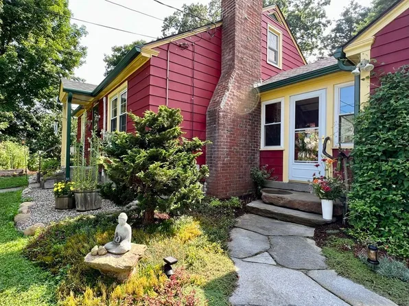 19 Birch St, Greenfield, MA 01301