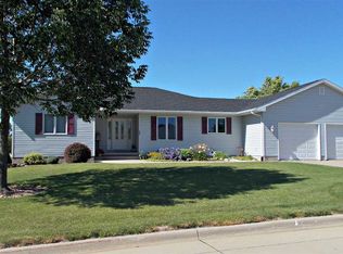 802 Northview Dr NE, Independence, IA 50644