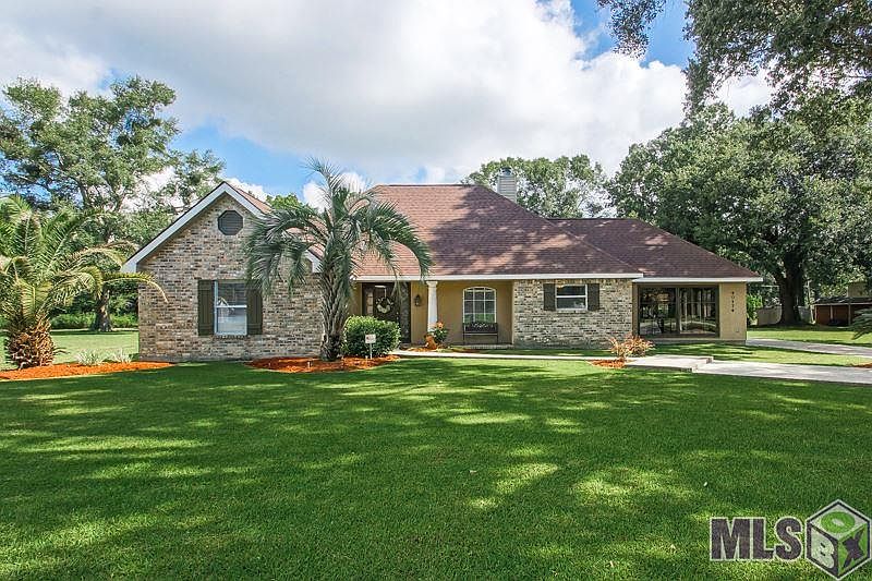 1st image of 40174 Woodland Ave