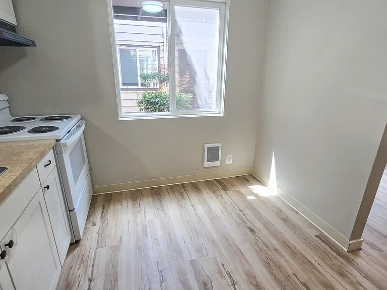 134 Sunset Ave N #134 — Photo 9