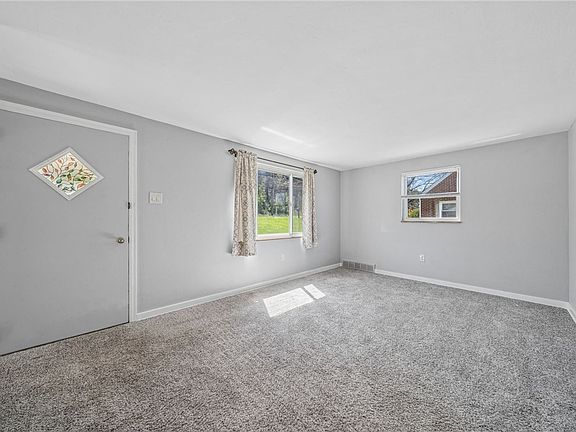 4th image of 523 Beatty Rd