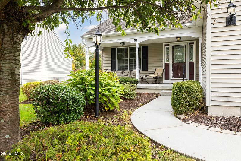 5th image of 91 Surrey Field Drive