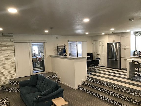 2nd image of 302 Westhaven Dr