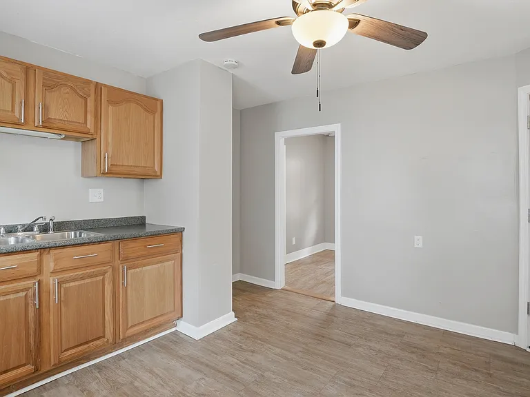 6 Oswald St #1 — Photo 10