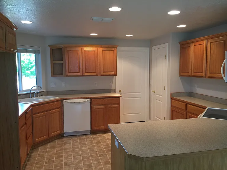 2723 Esther Ln — Photo 5