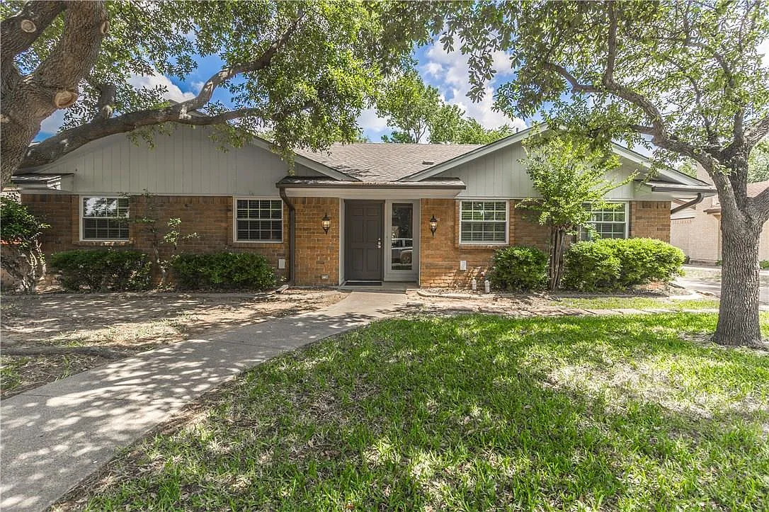4 bed, 2127 sqft, $2,650 — Photo 1