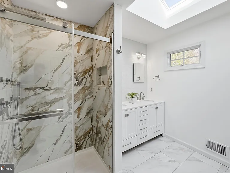 7 Monroe Pl — Photo 45