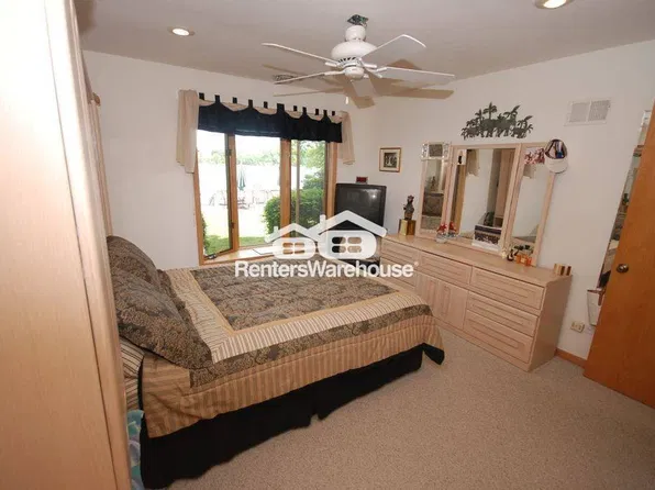 2310 N Lake Dr, Oconomowoc, WI 53066