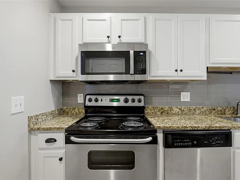 210 Sampson St NE #5 — Photo 16