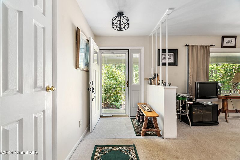 4th image of 6 Woodridge Court Court