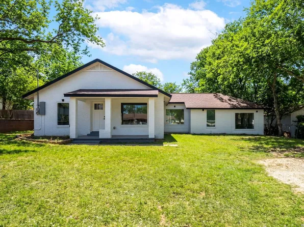 1312 C St, Floresville, TX 78114