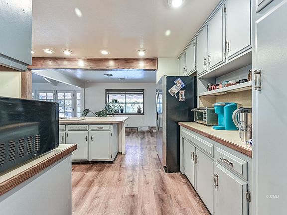 3rd image of 728 Trisha Ct