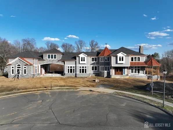 8 Derek Ct, Manalapan, NJ 07726