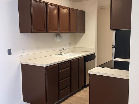 3rd image of 16057 NE 8th St #304