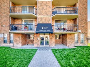 317 N 14th Ave SW #401, Calgary, AB T2R0M4