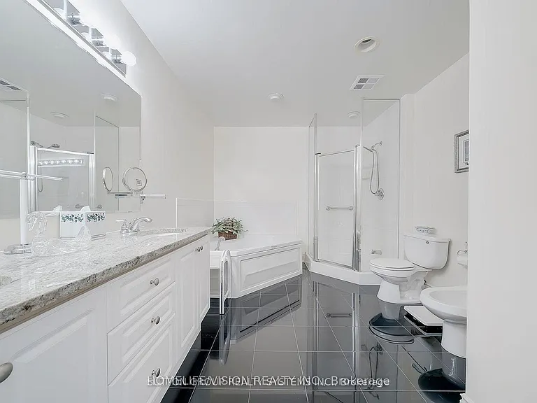 8 Rean Dr #UPH2 — Photo 11