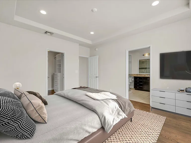 14234 Dickens St #3 — Photo 15