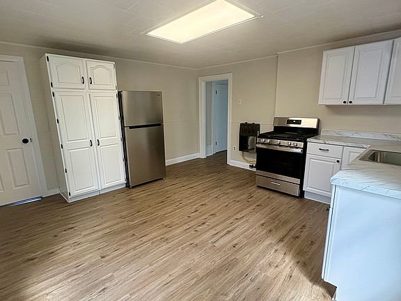 2nd image of 296 Saratoga St #2