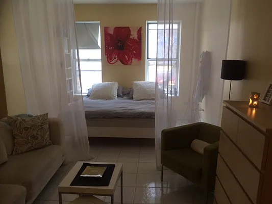 Rented by Moses Stoller, LREB | media 18