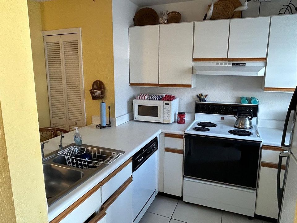 2nd image of 226 Seaport Blvd #226
