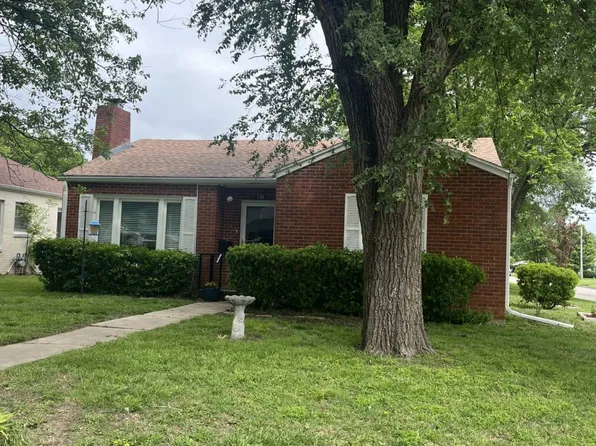 130 S Larson Ave, Chanute, KS 66720