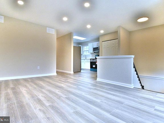 4th image of 418 Rose Ave