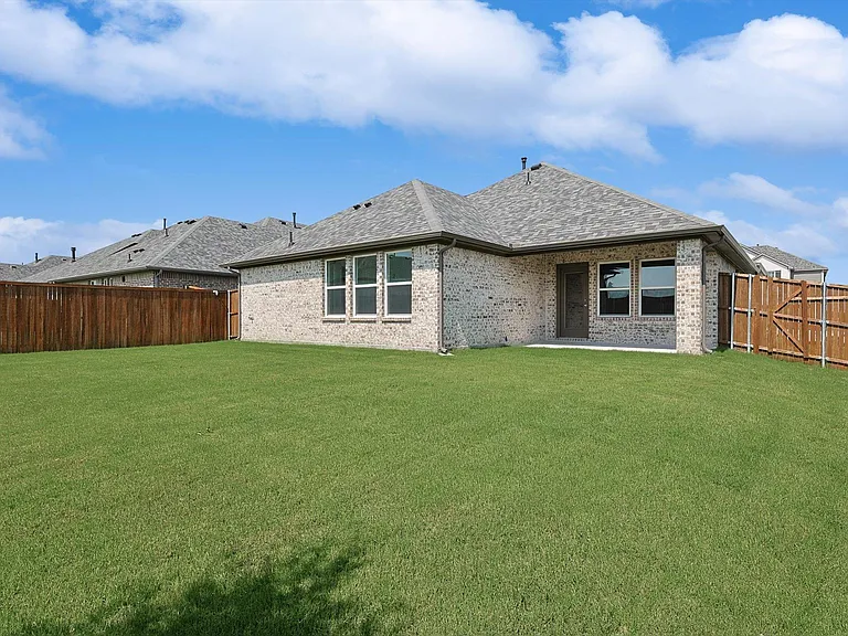 509 Amenduni Ln — Photo 32