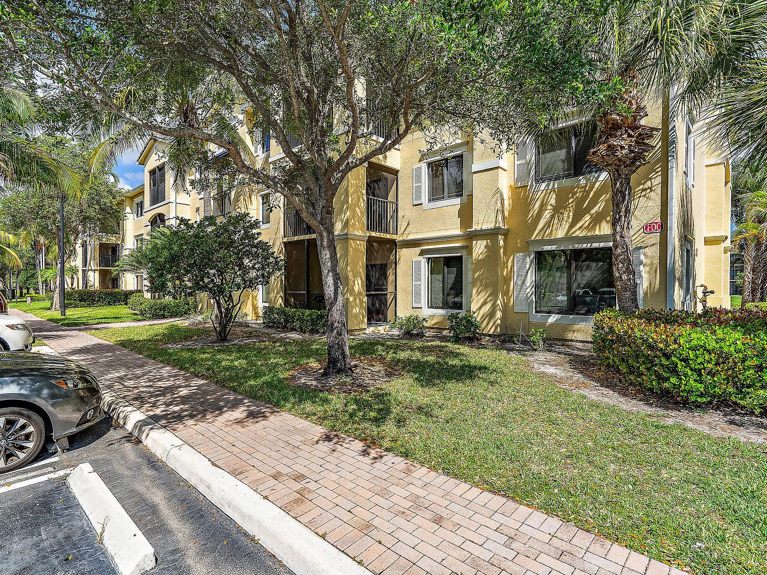 3 bed, 2.0 bath, 1395 sqft, $2,950 — Photo 3