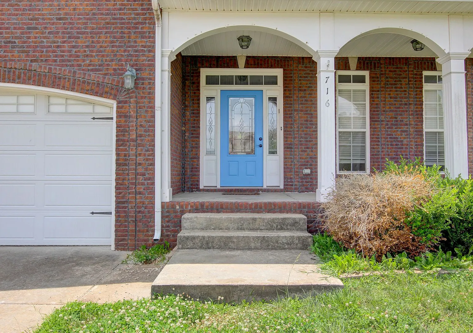 Vibrant 4 br home Close to Exit 1 Cats Welcome. Dogs Too! — Photo 4