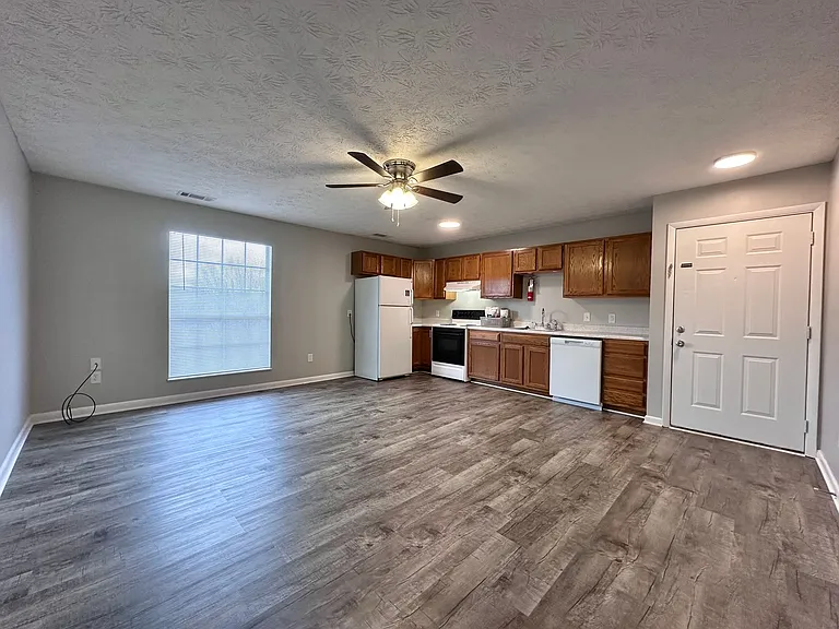 Lakeland Hills Apartment Homes — Photo 30