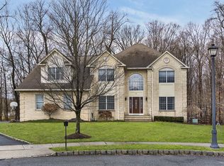 15 Rubino Rd, West Caldwell, NJ 07006