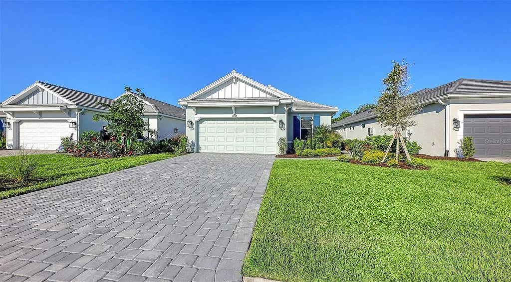 3 bed, 2.0 bath, 1925 sqft, $3,950 — Photo 1