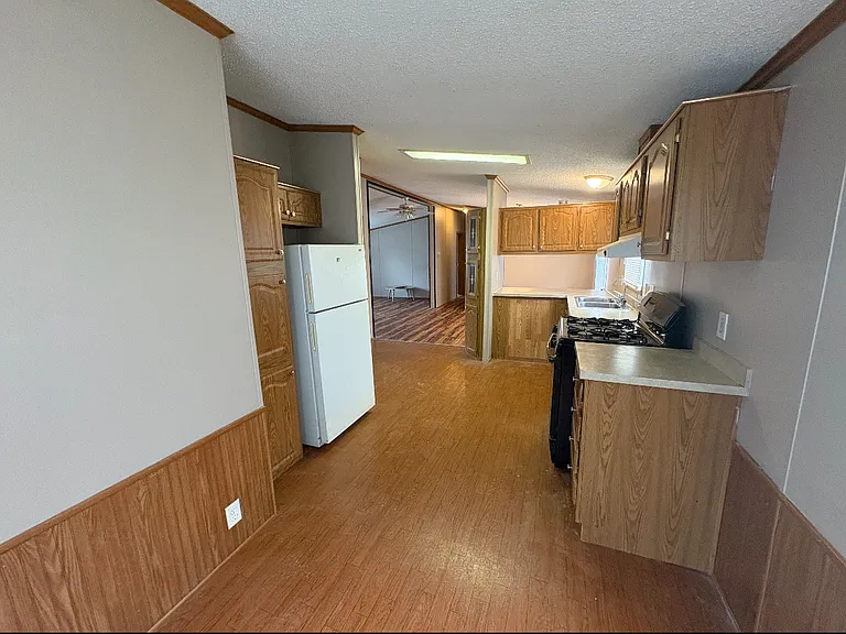 8443 Quill Dr — Photo 3