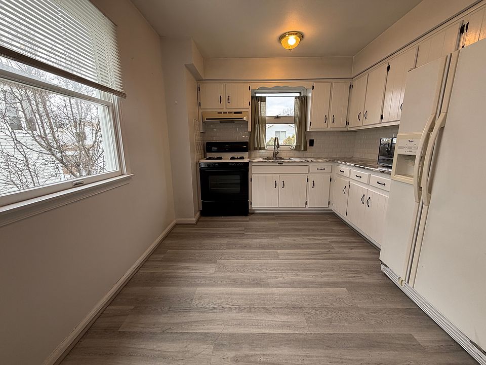 1st image of 357 Swinnerton St Floor 2