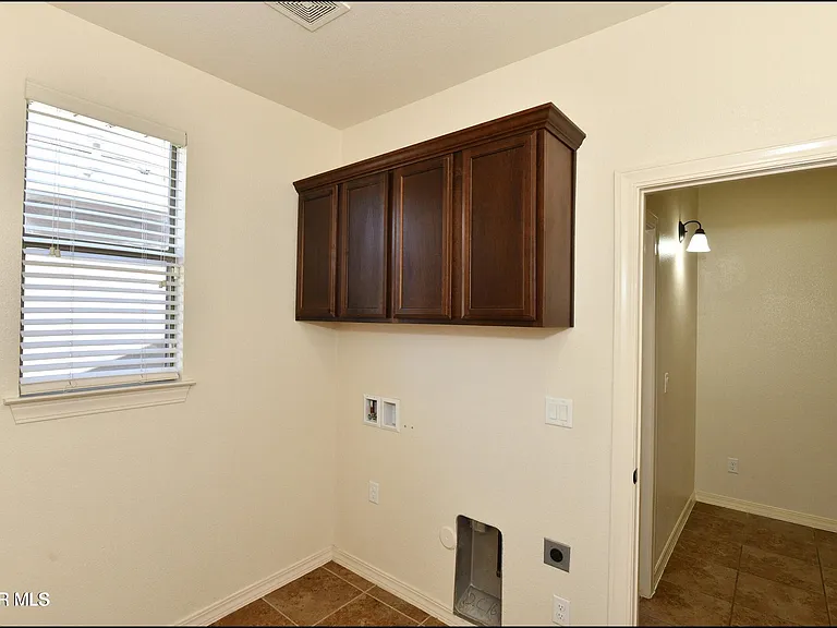 14309 S Cave Ave — Photo 50