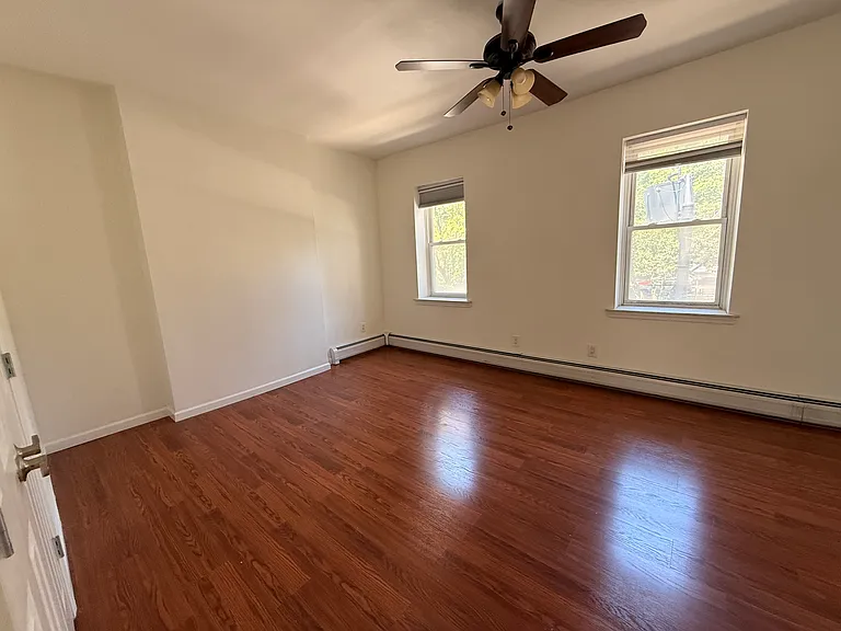 41 Montgomery St #2 — Photo 6