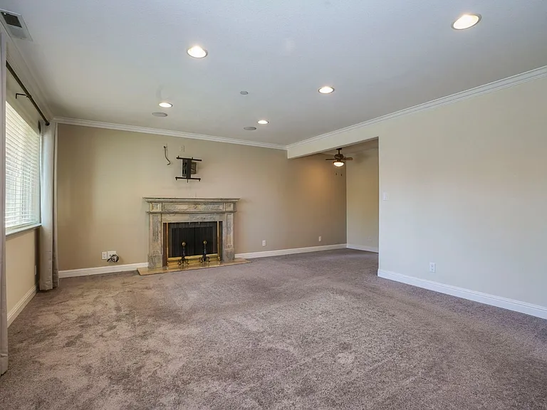1621 Huron Ave — Photo 11