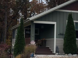 812 E Indiana St, New Buffalo, MI 49117