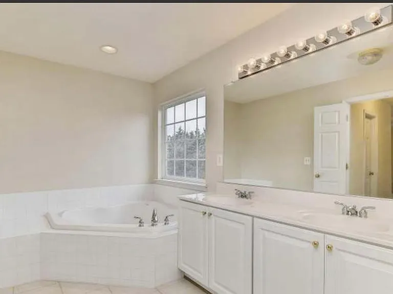 11047 Birchtree Ln — Photo 5