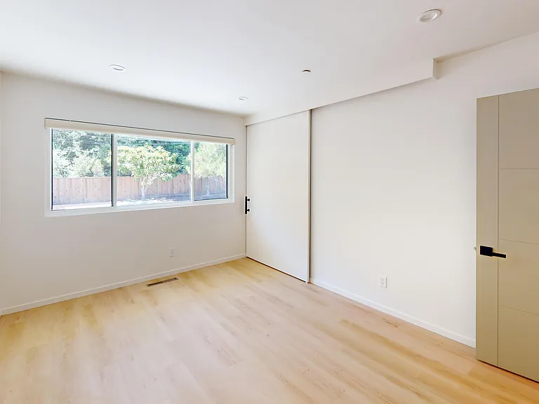 1257 Sleepy Hollow Ln — Photo 11