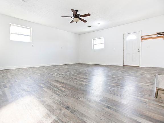 5th image of 109 Pin Oak Dr
