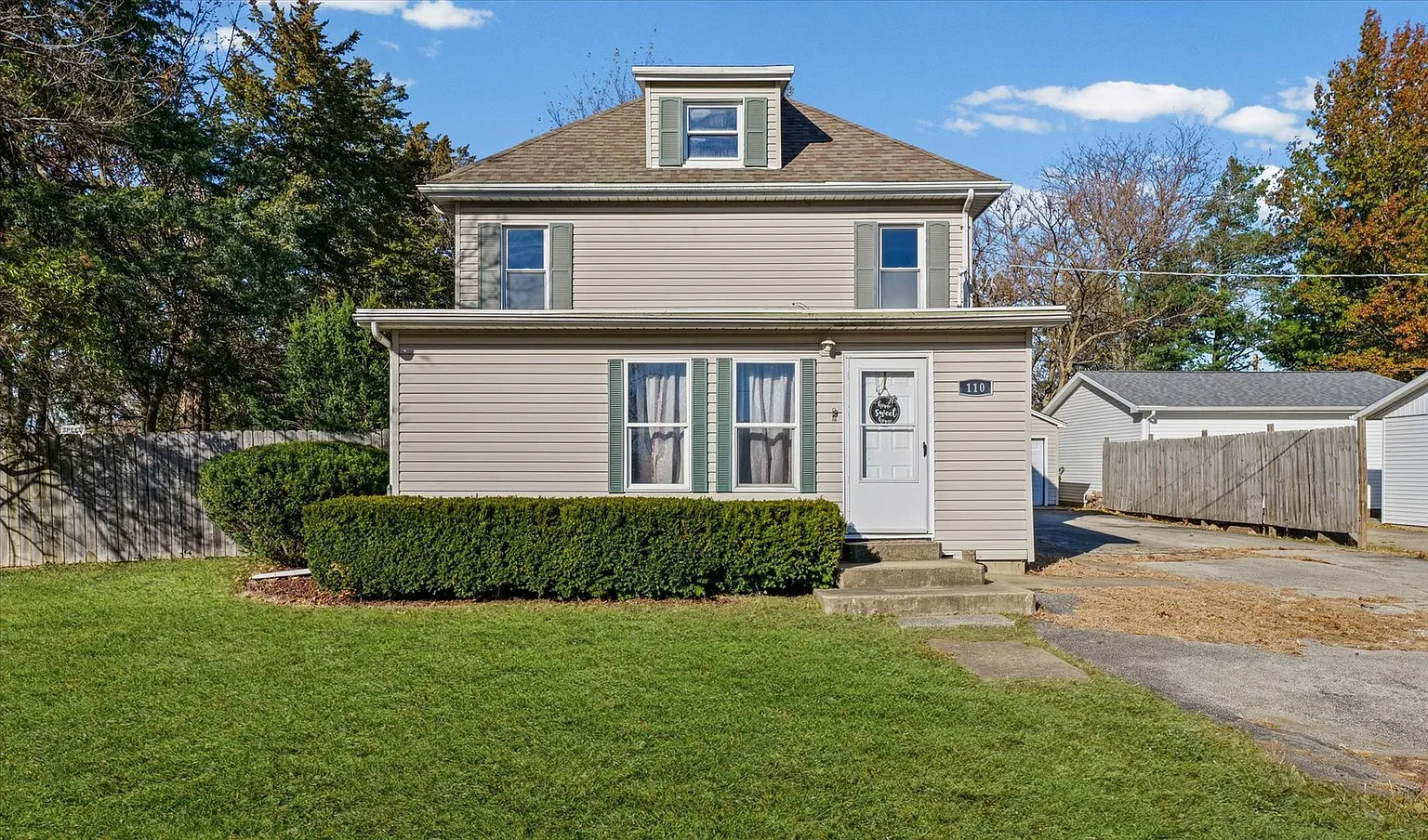 110 W Warren St photo 1