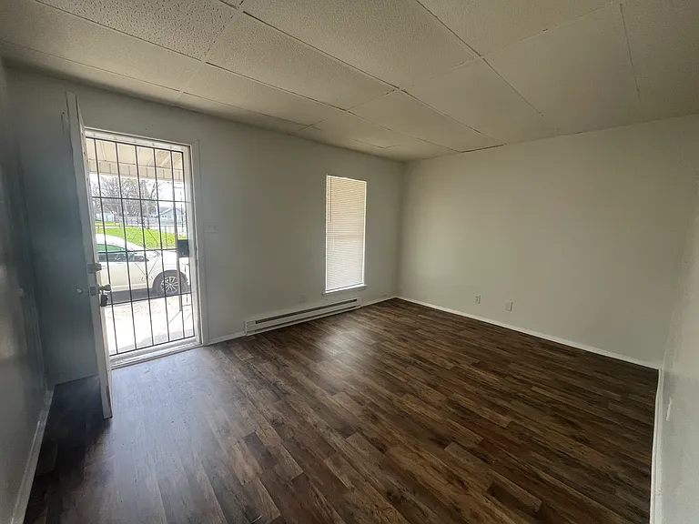 306 W 6th St #306 — Photo 12